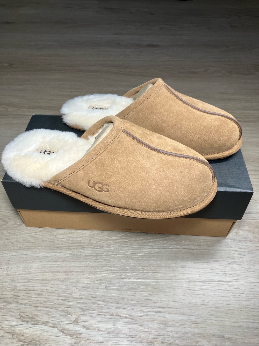 UGG Men's Scuff Slipper Suede In Chestnut size 10